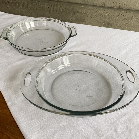 Anchor Hocking Pie Dishes with Handles Bundle of 2 - Picture 3 of 8